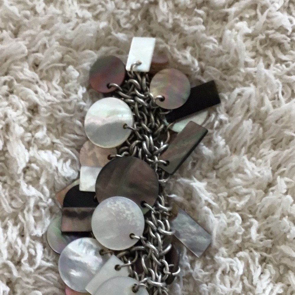 Shell Bracelet and Earring Set - Picture 3 of 4